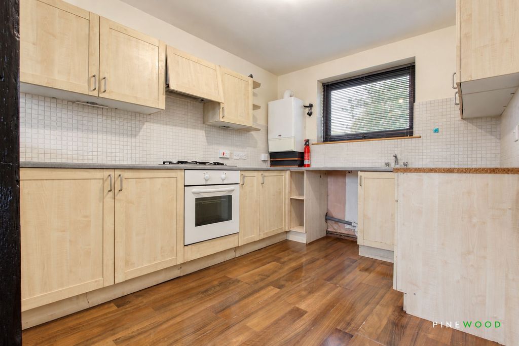 Property photo 3 of 9 Kitchen