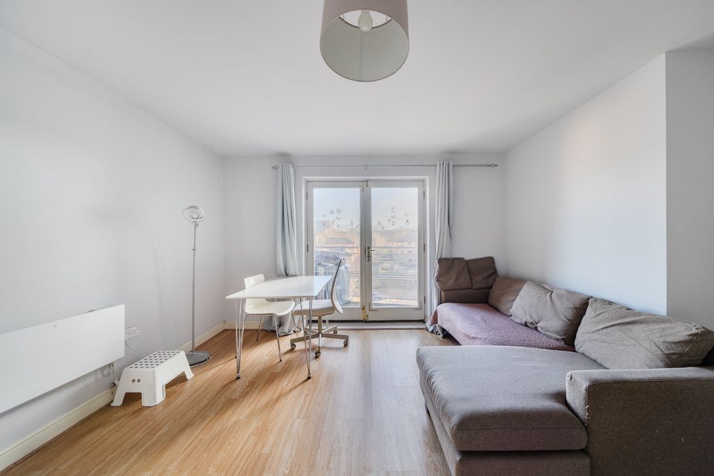 Property photo 3 of 18 4909753