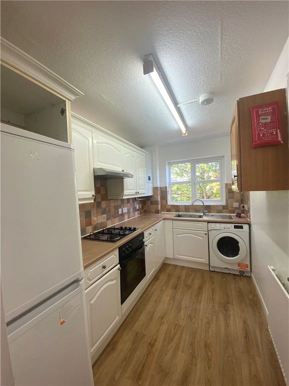 Property photo 3 of 6 Kitchen