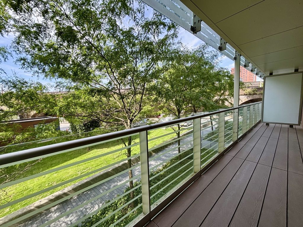 Property photo 3 of 13 Image00010
