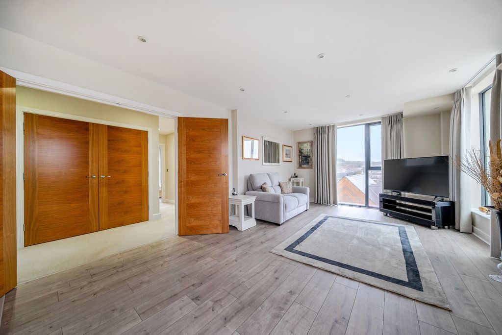Additional image 7 of 2 bed flat for saleLeapale Lane, Guildford GU1