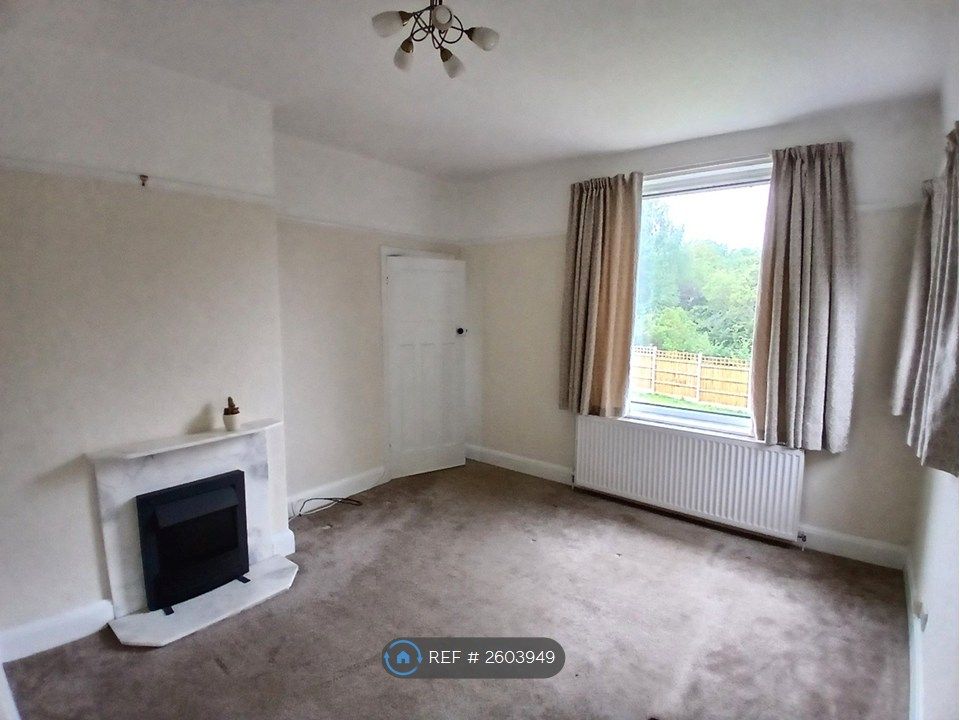 Property photo 3 of 11 Living Room