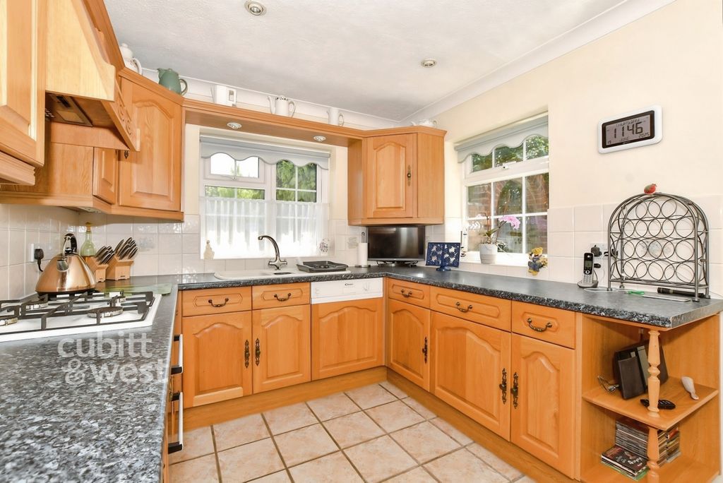 Property photo 3 of 15 704c7331-901Gzle3