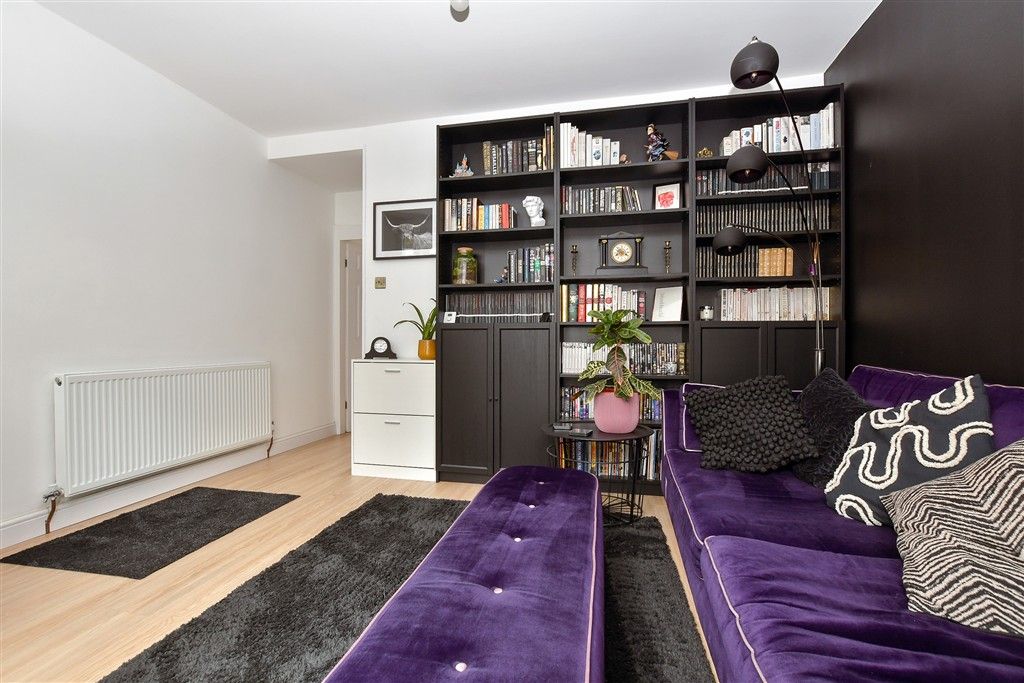 Property photo 3 of 16 Lounge