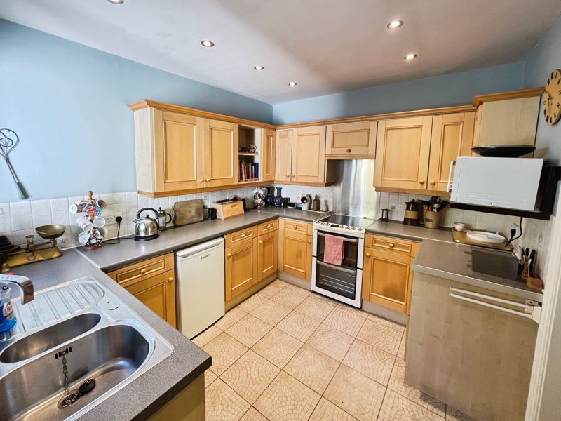 Property photo 3 of 22 Kitchen