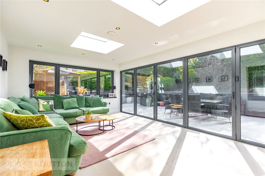 Property photo 3 of 39 Orangery