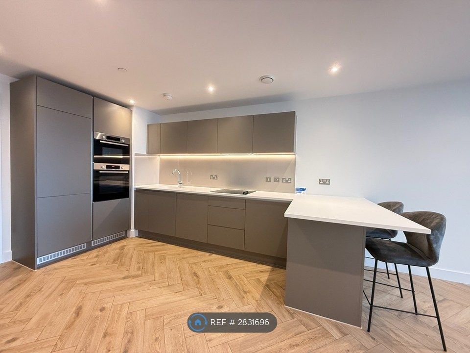 Property photo 2 of 6 Open-Plan Kitchen With Semi-Island