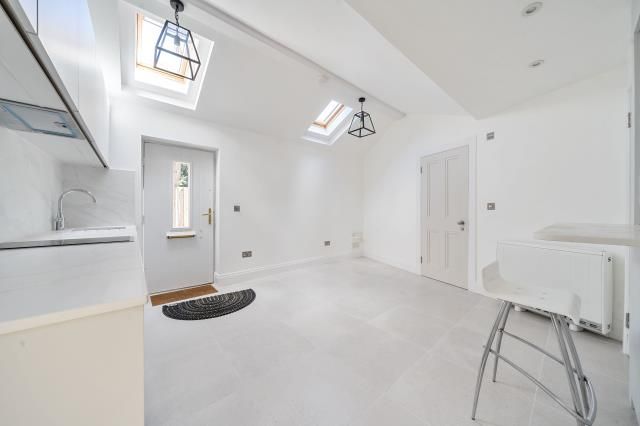 Property photo 1 of 9 Kitchen Living Room/