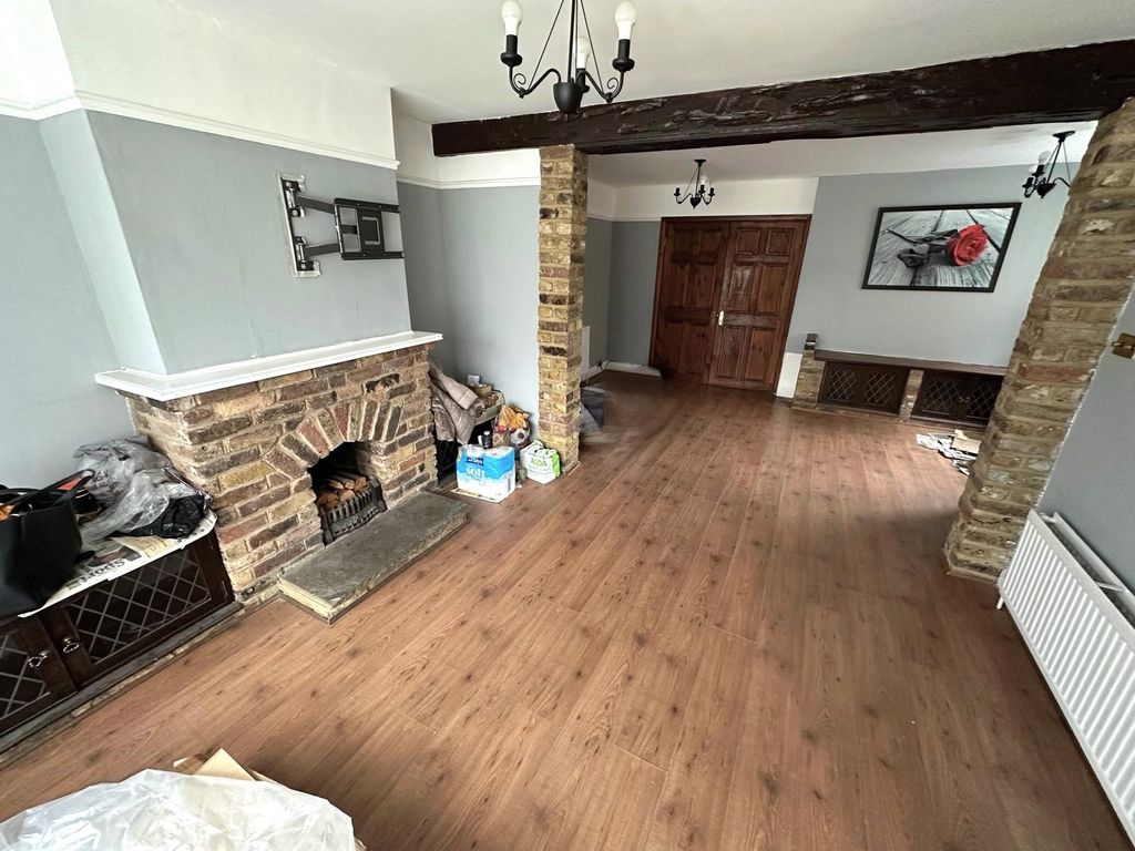 Property photo 3 of 14 Lounge (2)
