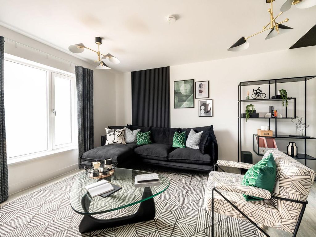 Property photo 2 of 12 Marleigh Park, 3 Bedroom, Living