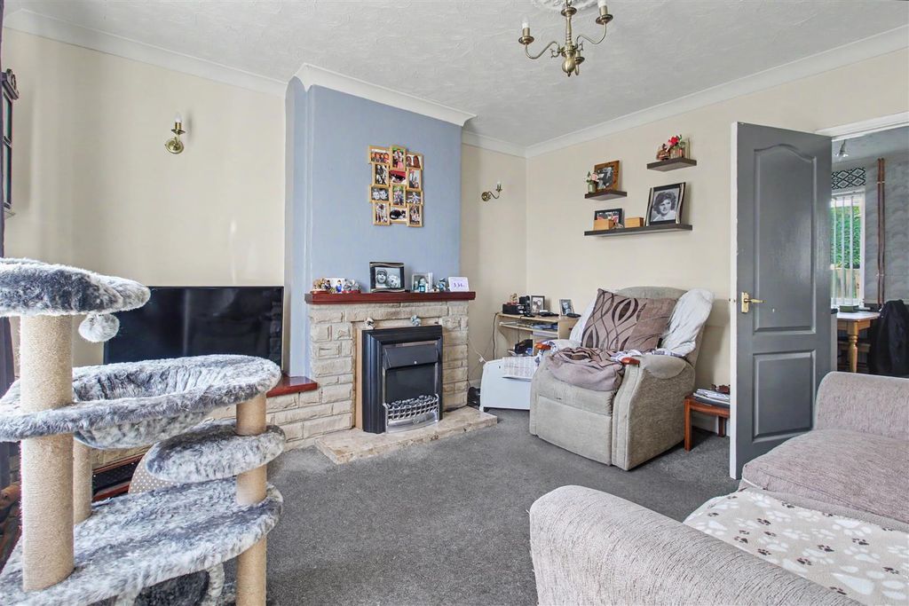 Property photo 2 of 17 Lounge