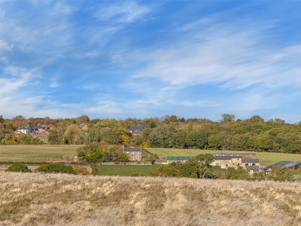 Property photo 3 of 37 Outlook