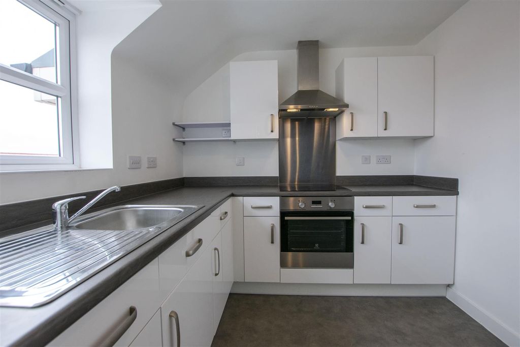 Property photo 2 of 9 Kitchen