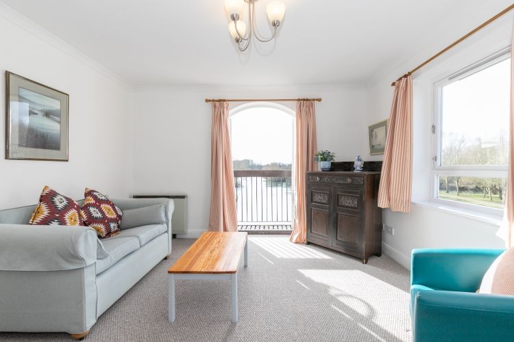 Property photo 1 of 9 215785