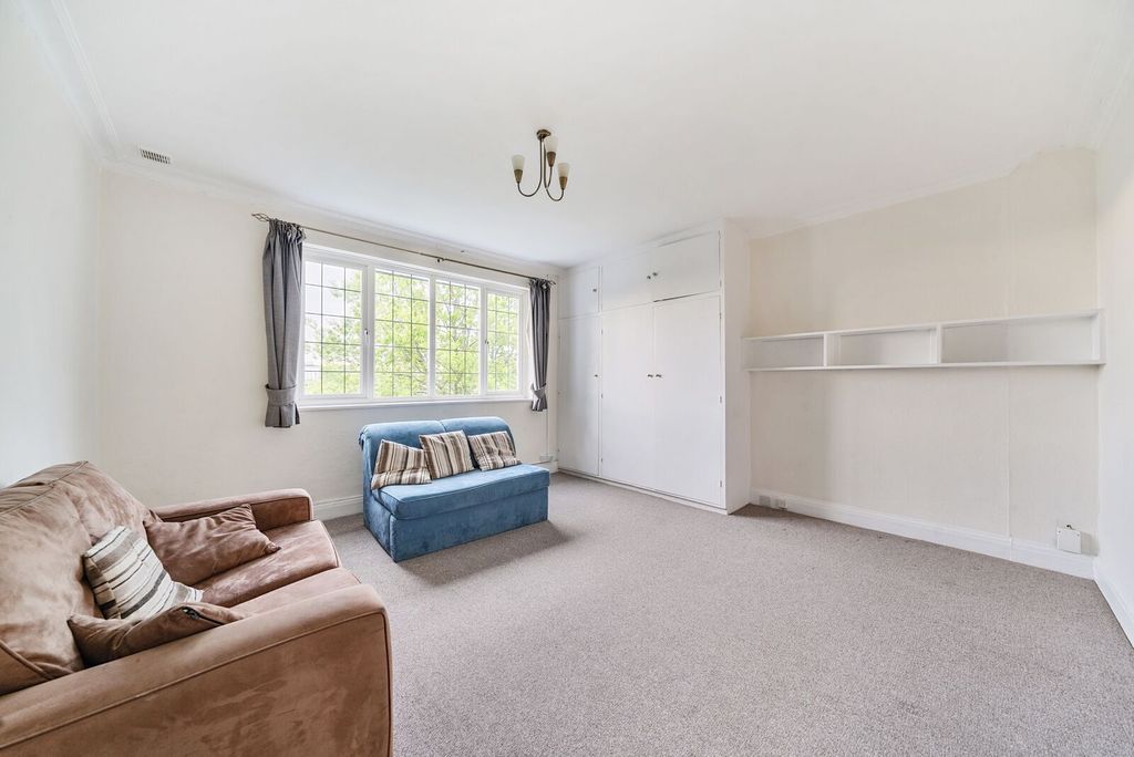 Property photo 2 of 8