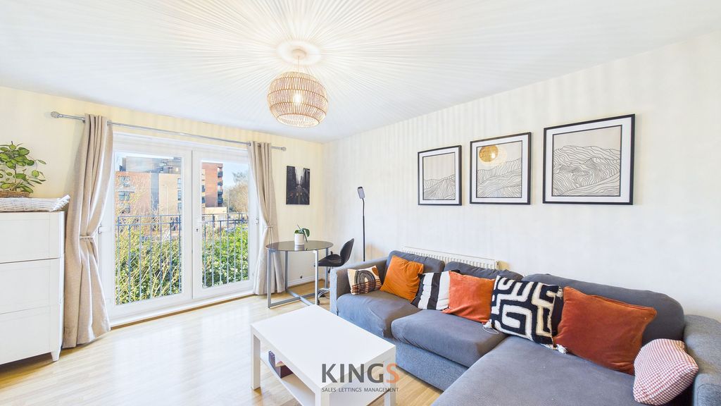 Property photo 1 of 13 Living Room