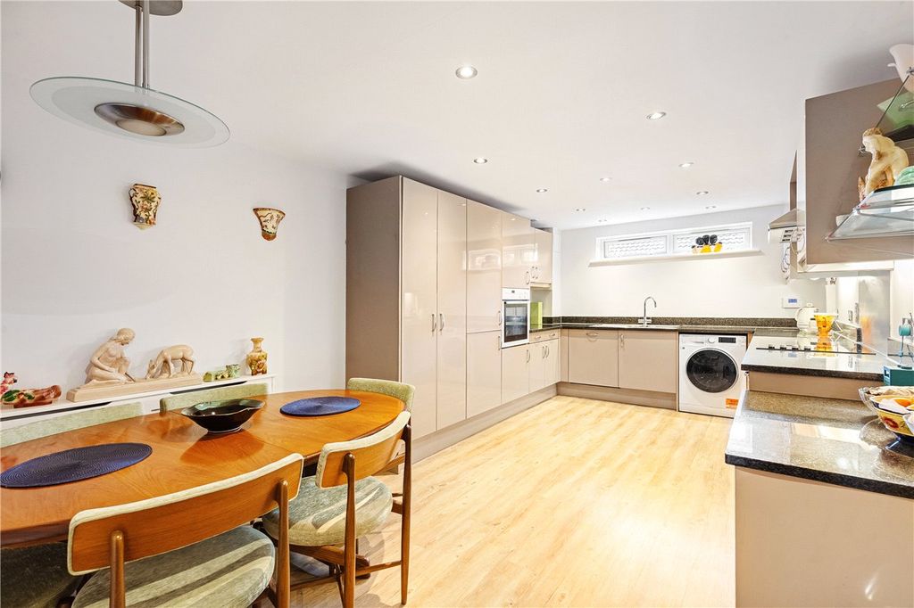 Property photo 2 of 8 Kitchen