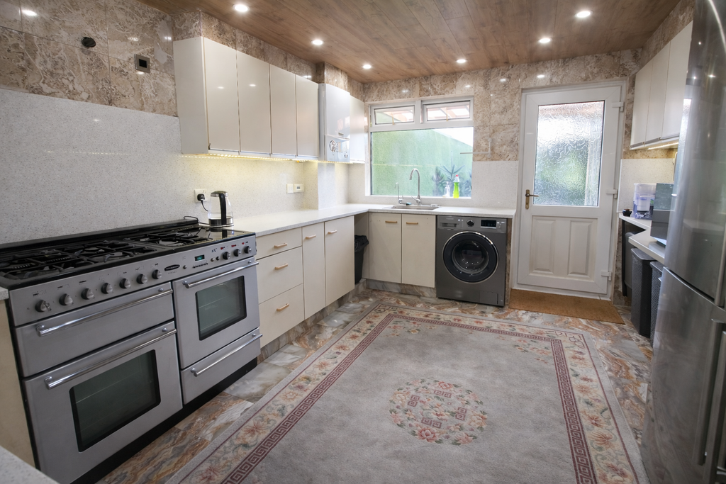 Property photo 2 of 25 Kitchen