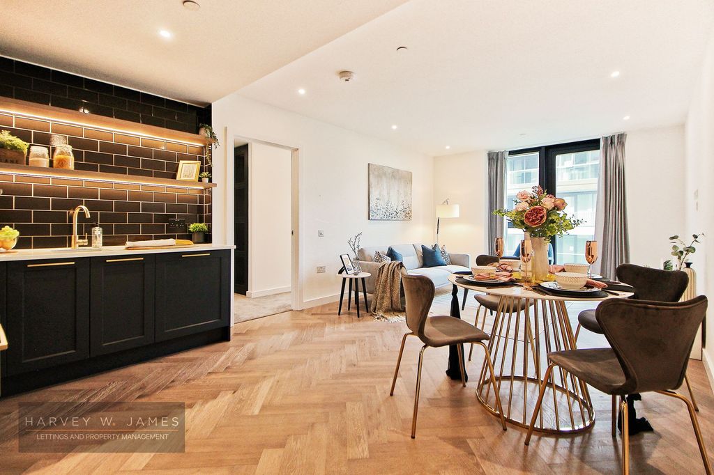 Property photo 1 of 43