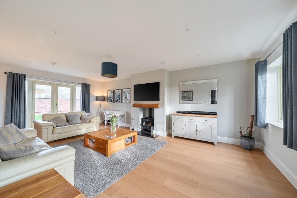 Property photo 3 of 14 Lounge