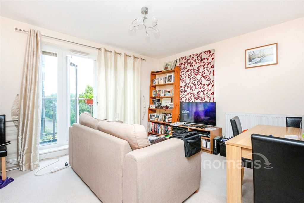 Property photo 2 of 8 Picture No. 12