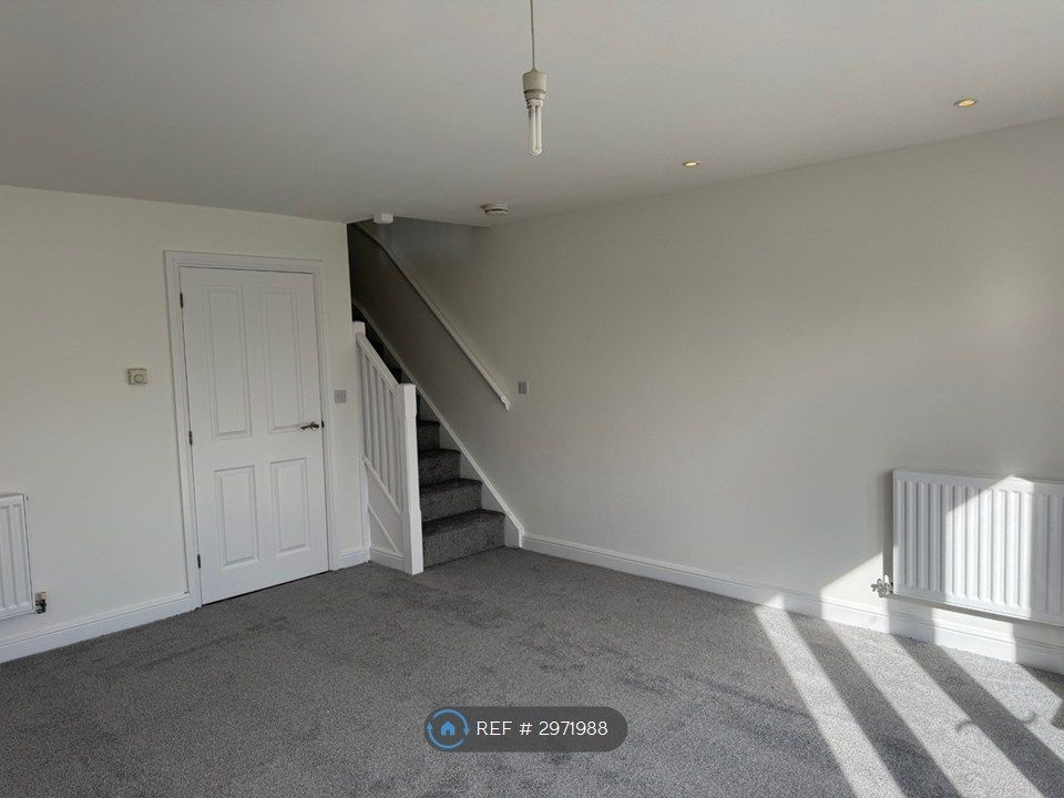 Property photo 3 of 14 Living