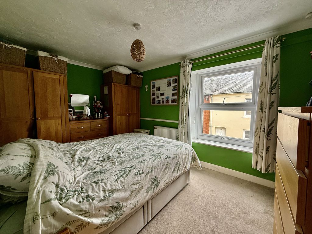 Property photo 3 of 18 Bedroom 1