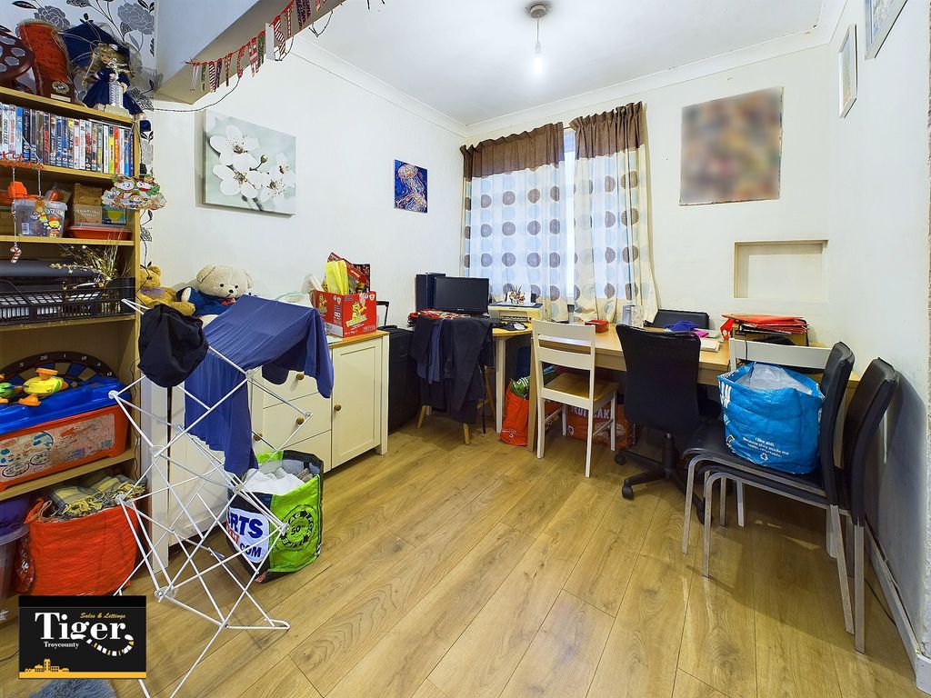 Property photo 3 of 10 Cam02176G0-Pr0438-Still002
