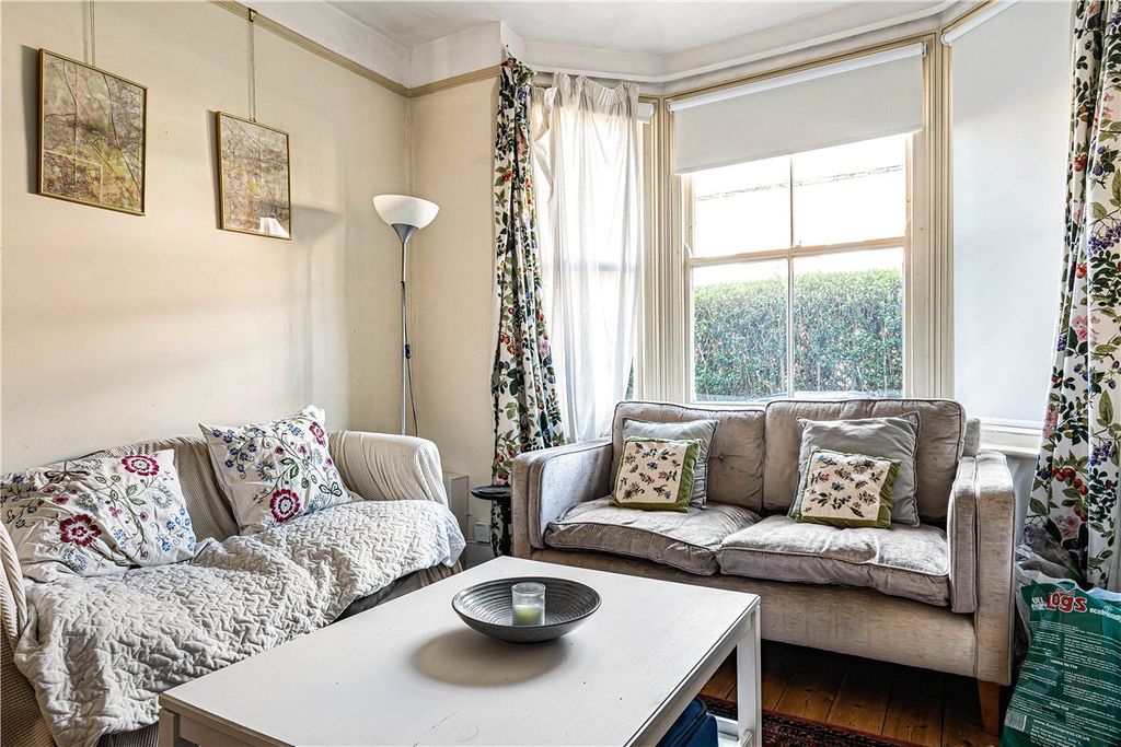 Property photo 3 of 16 Picture 3