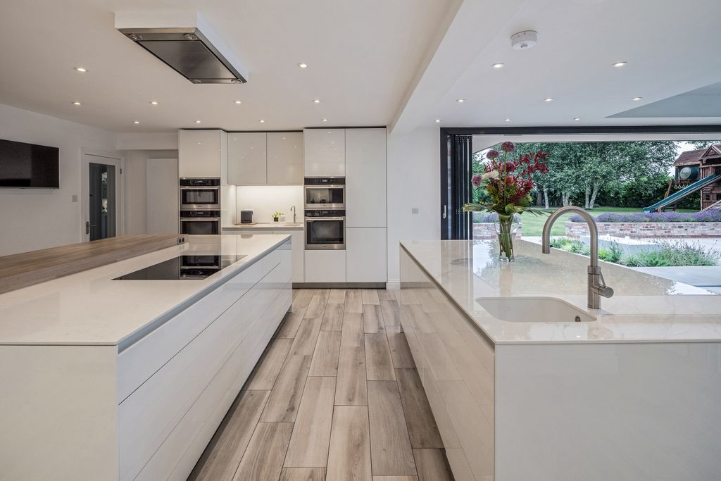 Property photo 3 of 36 Kitchen