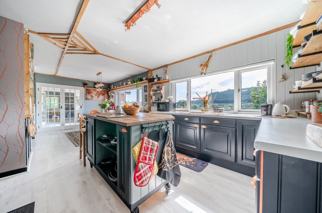 Property photo 2 of 21 1497047-18-6A706E...