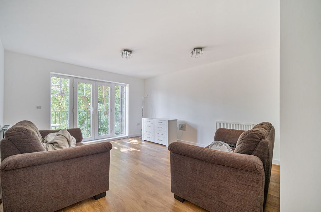 Property photo 3 of 17 1511119-15-6A86d4...