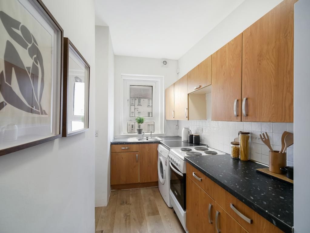 Property photo 3 of 19 Kitchen