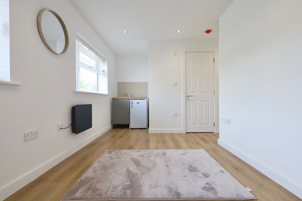 Property photo 1 of 2