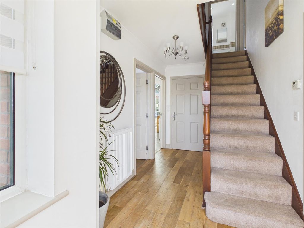 Property photo 3 of 25 Cam04118G0-Pr0073-Still001.Jpg