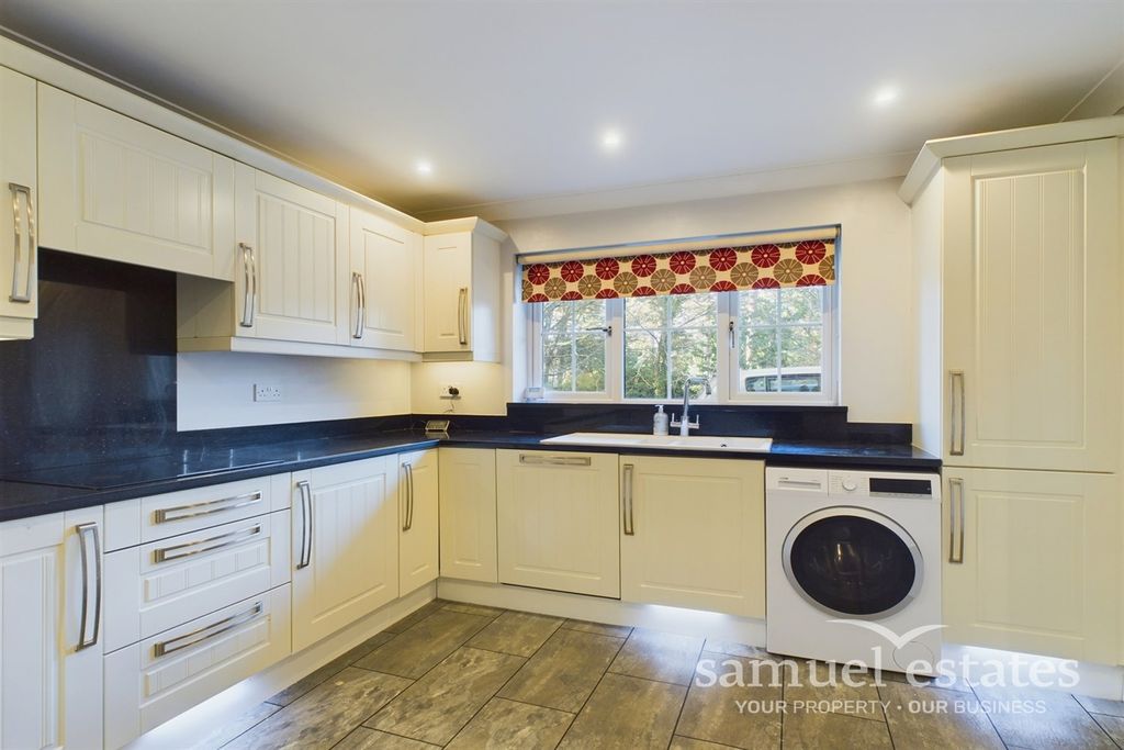 Property photo 3 of 13 Kitchen