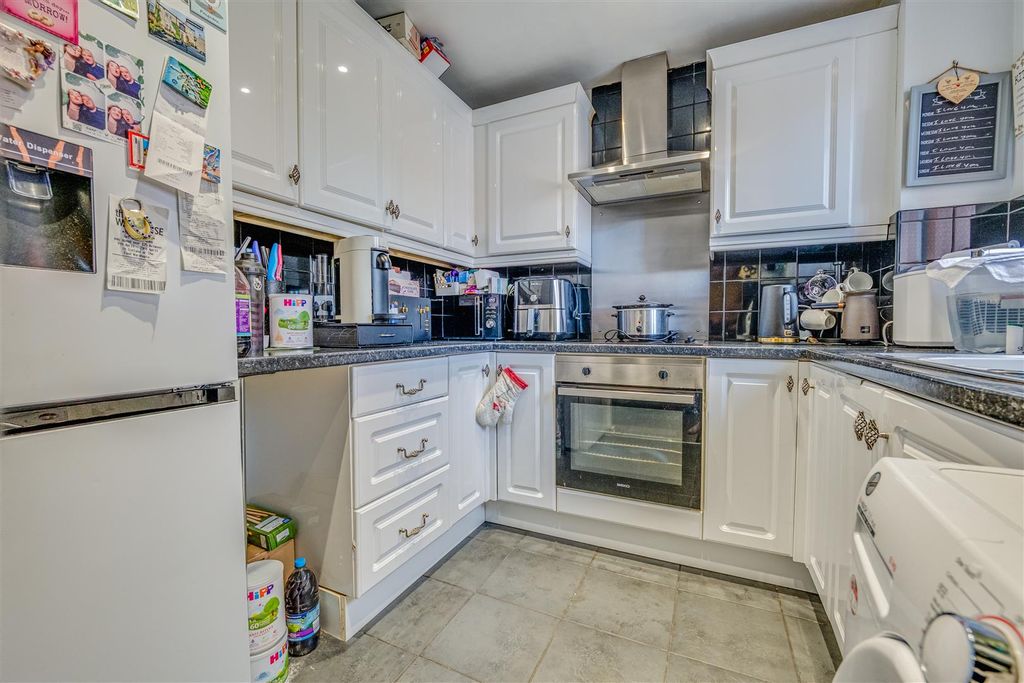 Property photo 3 of 22 Kitchen