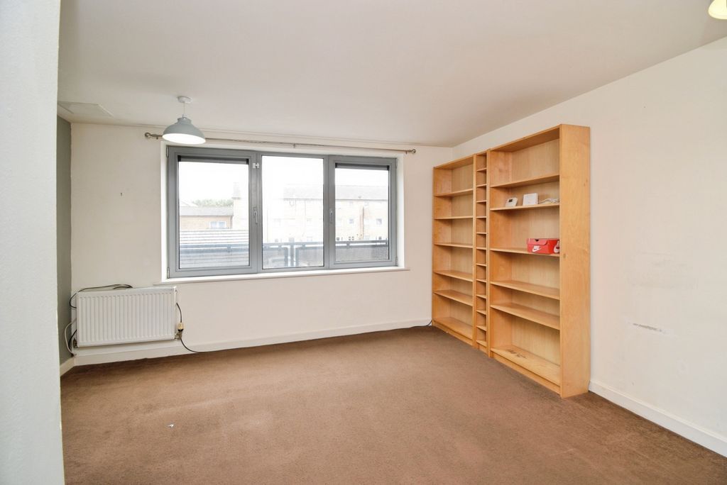 Property photo 3 of 17 Photo
