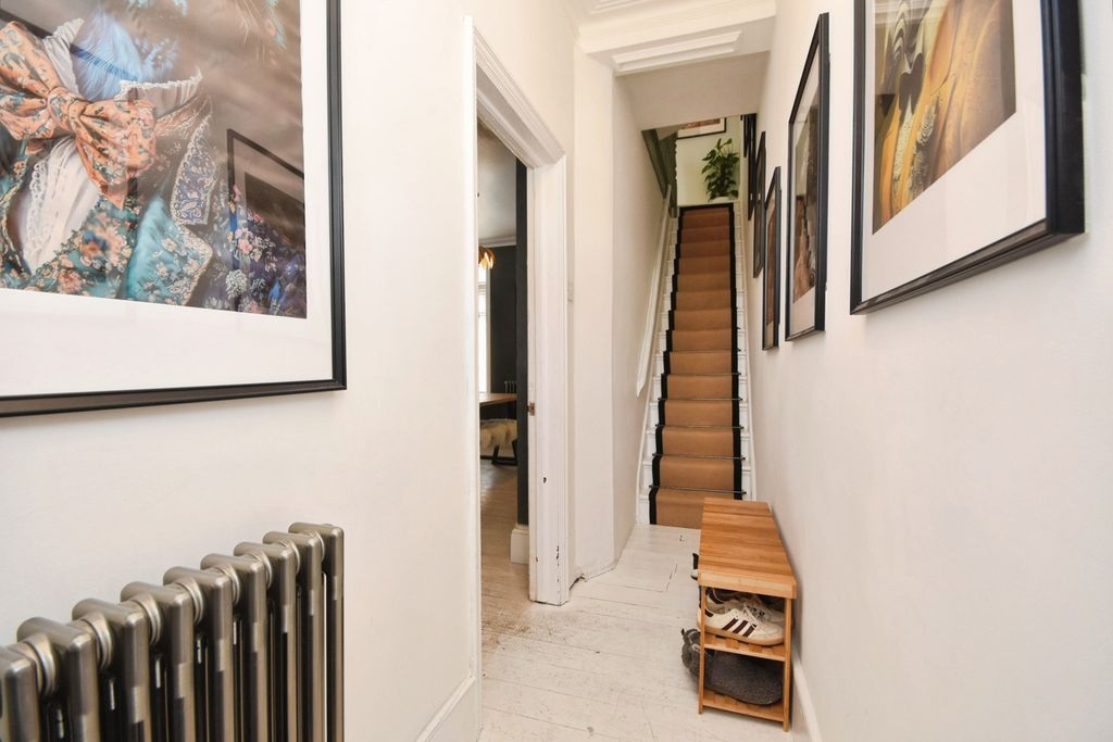 Property photo 2 of 20 Entrance Hall