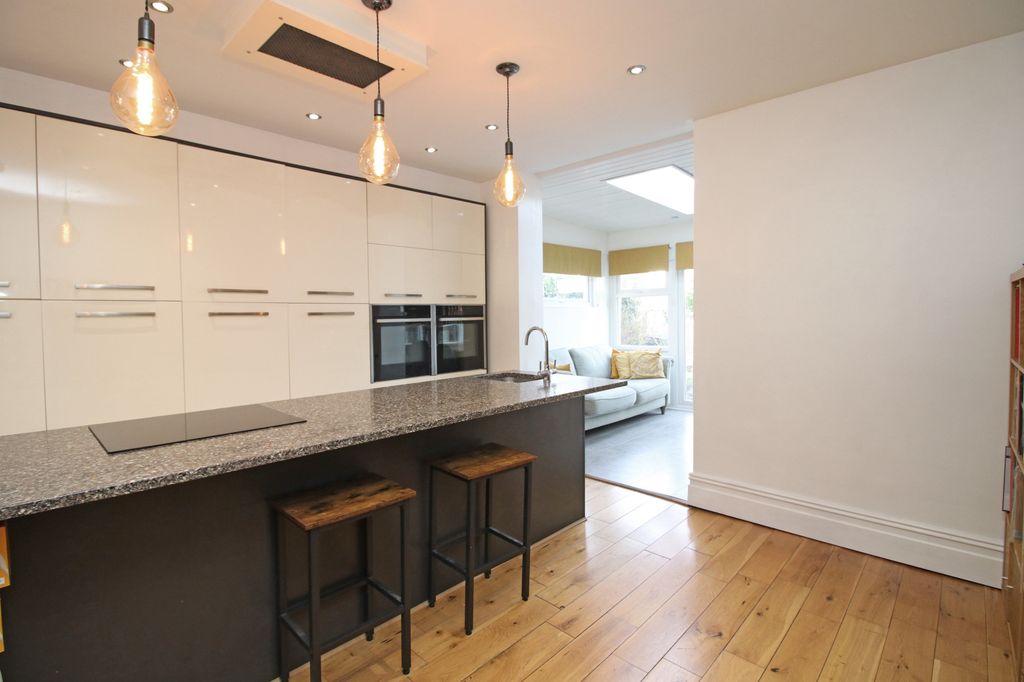 Property photo 2 of 21