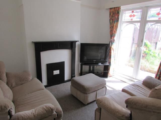 Property photo 1 of 4 Living Room