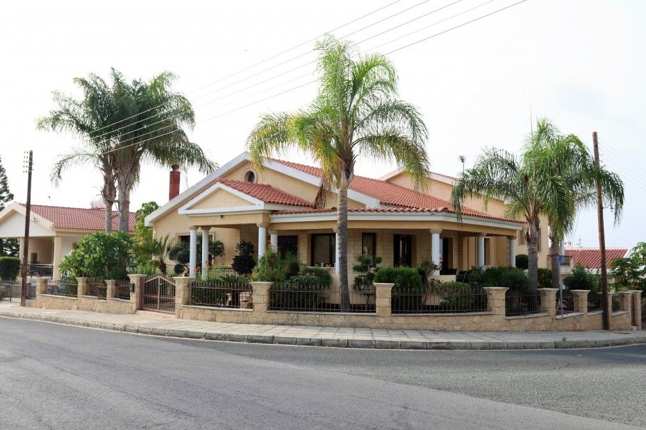 Property photo 1 of 9