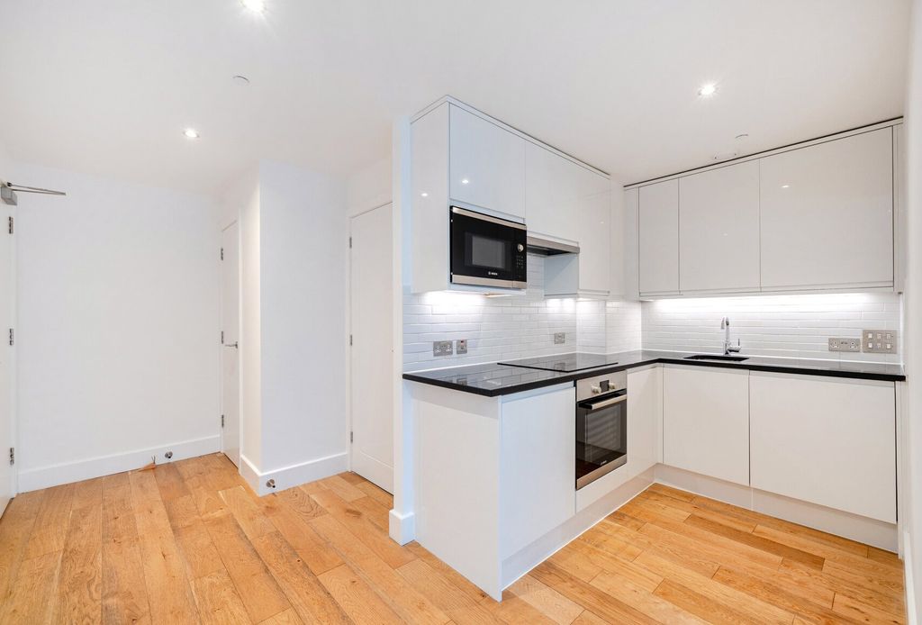 Property photo 1 of 10 1380618-6-6911Eba...