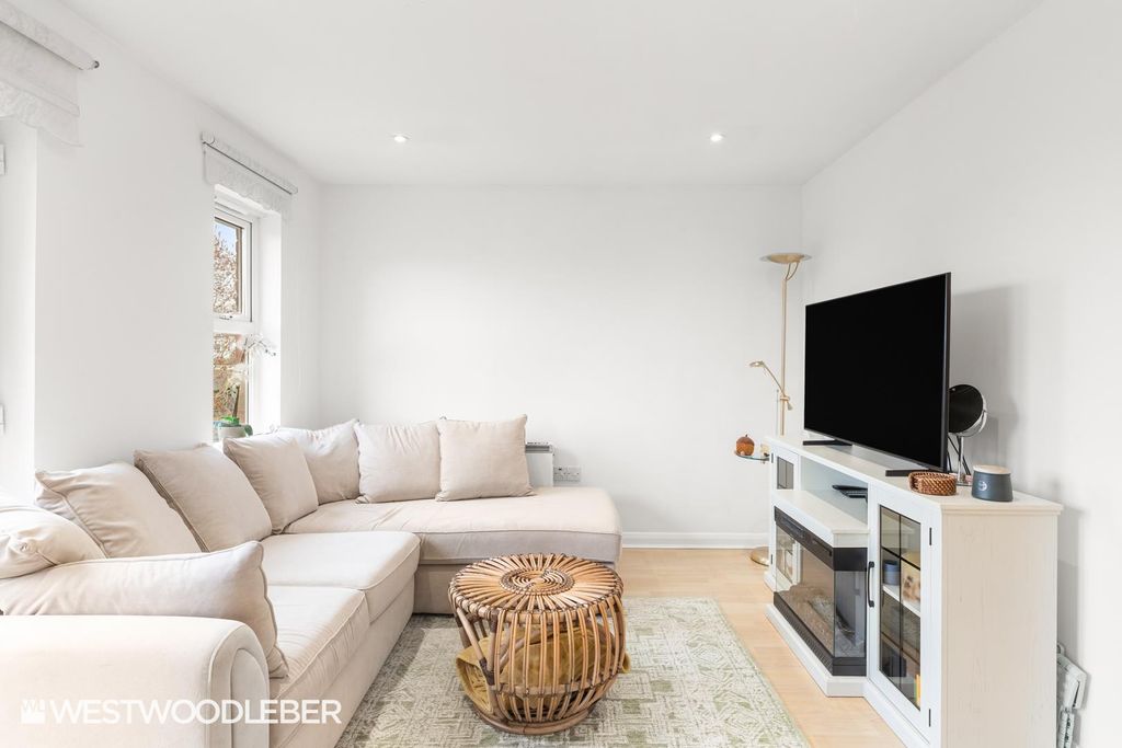 Property photo 3 of 22 Elppincourt_4.Jpg