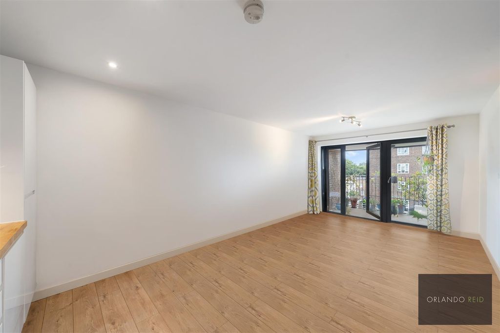 Property photo 1 of 12 Flat 16, 57 Cowley Road Sw9 6Bn-12.Jpg