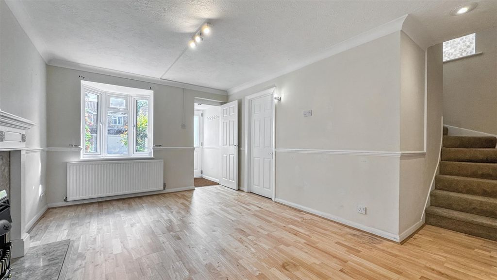 Property photo 3 of 10 Lounge