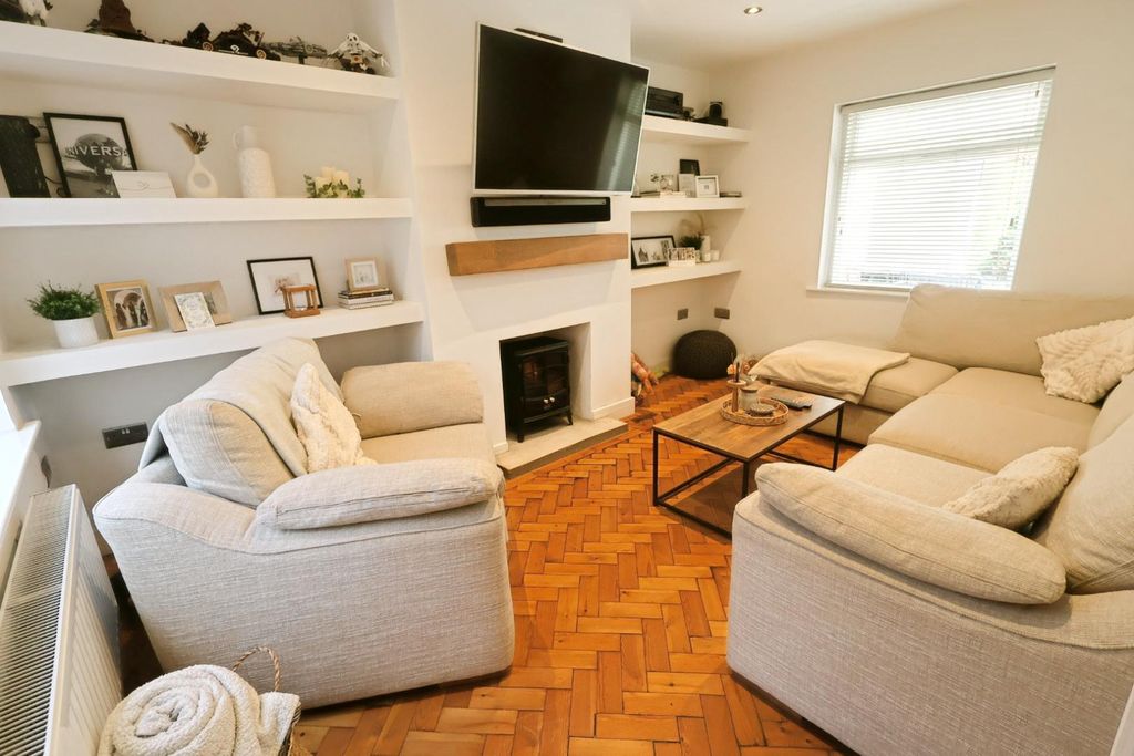 Property photo 2 of 11 Living Room
