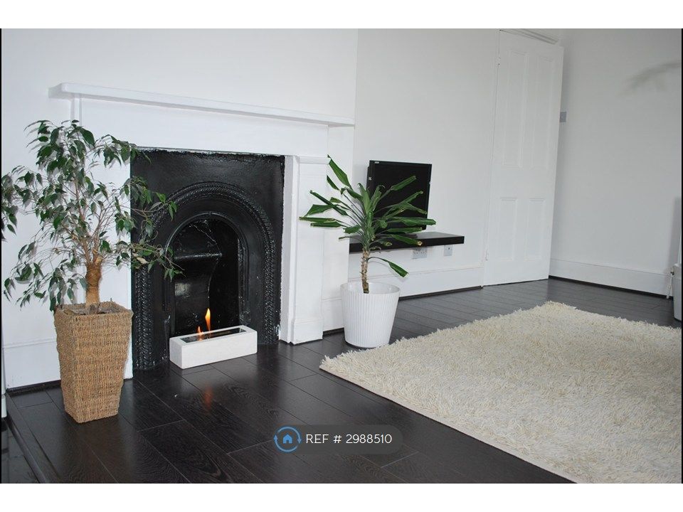 Property photo 3 of 13 Lounge