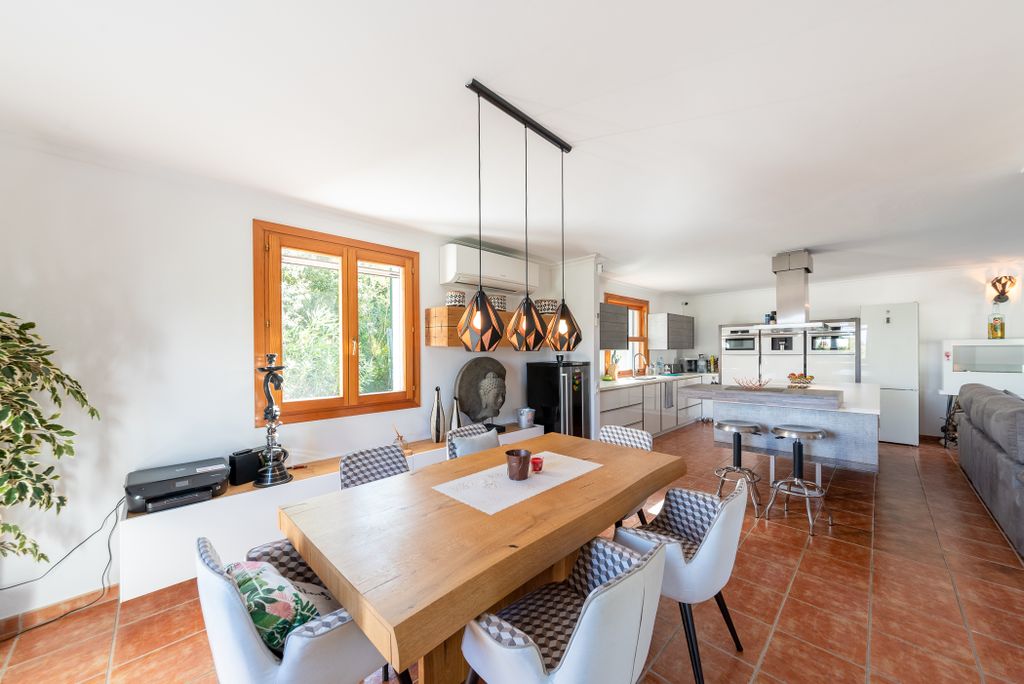 Property photo 3 of 32 69903 Web-21.Jpg