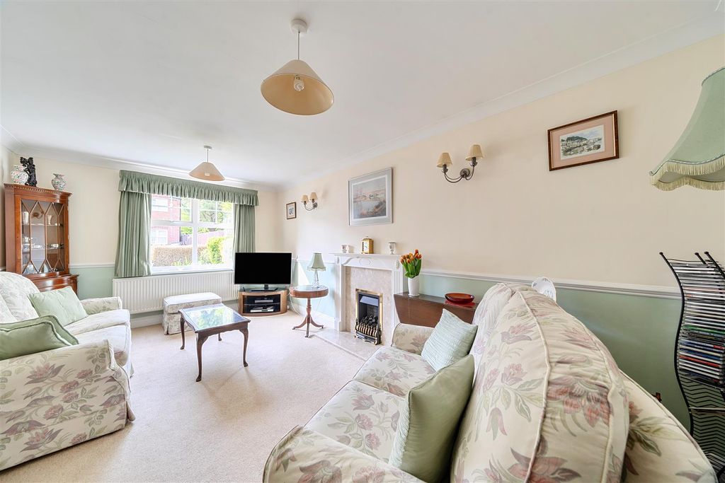 Property photo 3 of 19 Sitting Room